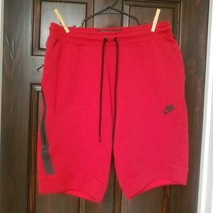 Nike Sz M Red Tech Fleece Men Shorts excellent Con